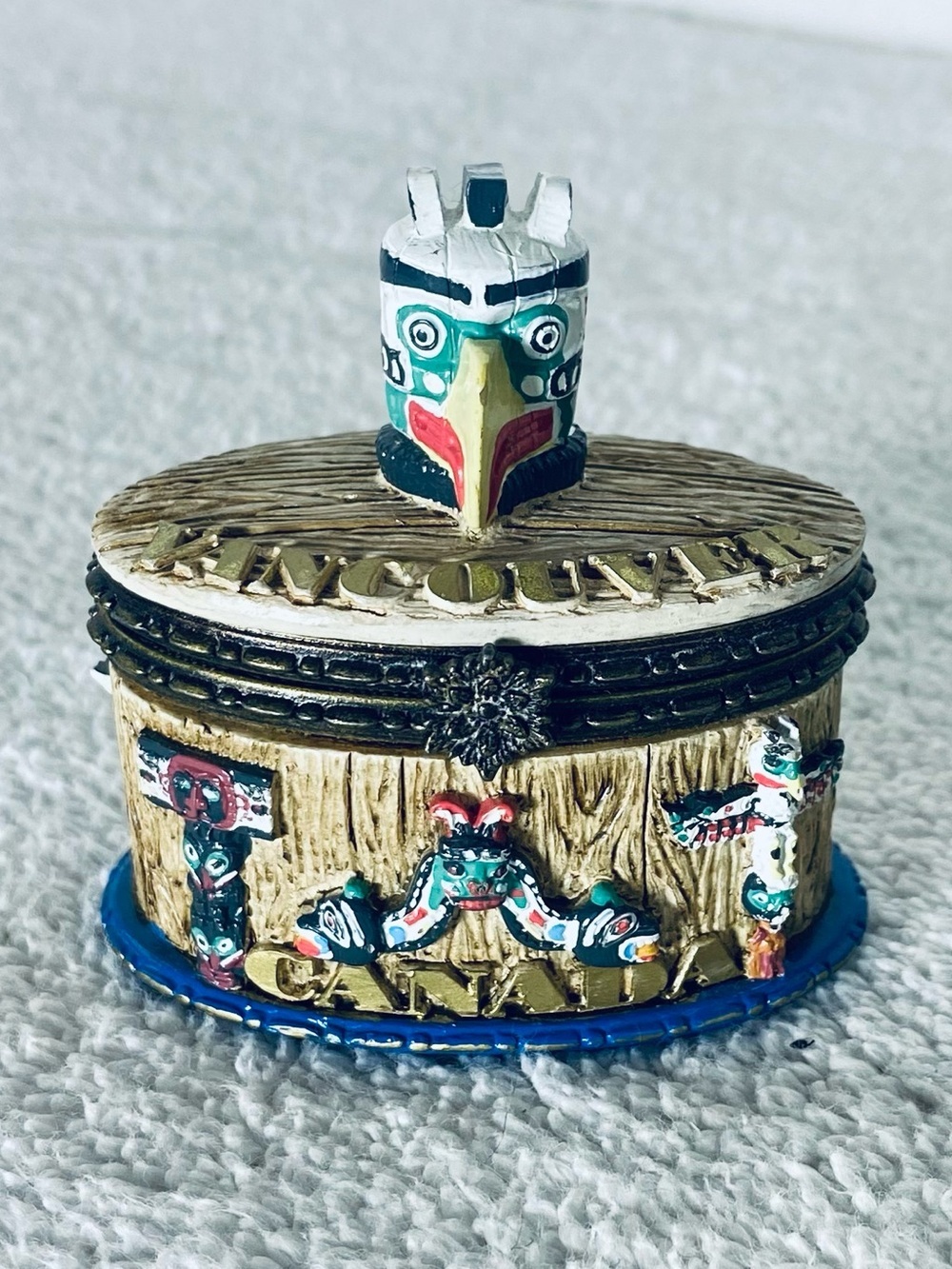 Vintage Vancouver Canada Totem Pole Travel Souvenir Hinged Resin Trinket Box